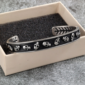 Yunnique Pulsera de acero inoxidable con calavera estilo punk retro, unisex, regalo de Halloween, joyería - Product Image 2