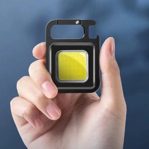 Lampes de poche rechargeables pour porte-clés, mini lampe de poche COB avec 3 modes d'éclairage, lampe de poche avec support pliable et ouvre-bouteille - Product Image 5