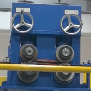 La machine à tubes à ailettes de soudage à haute fréquence sert les applications de traitement du bois. - Product Image 1