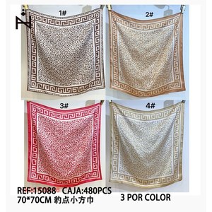 Foulard Quadrato Piccolo con Stampa Leopardata 70x70cm Accessorio Moda per Donne - Product Image 1