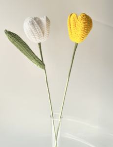 Ramo de Flores Artificiales de Algodón de Ganchillo, Decoración del Hogar, Tulipanes y Rosas Realistas Hechos a Mano, para San Valentín, Graduación, Pascua - Product Image 4