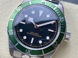 Reloj Mecánico de Buceo de la Mejor Calidad, Resistente al Agua, 41 mm, Fábrica GR, Acero 316L, Movimiento ETA 2824, Bisel Verde, Estilo Vintage, Negro - Product Image 3