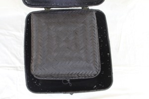 Caja de almacenamiento de bambú tejida negra duradera hecha a mano con tapa ordenada, mantas organizadoras, artículos de oficina de lavandería de Vietnam - Product Image 4