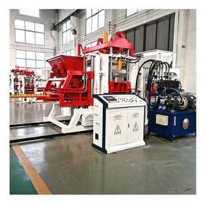 Machine à fabriquer des blocs automatique à haute précision contrôlée par PLC Qt12-15F pour pavés, briques en ciment avec une capacité de 2000 pièces/heure - Product Image 5