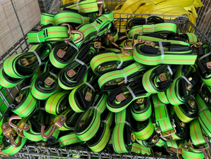 Sangles d'arrimage pour le transport de véhicules 2"X10' avec sangle à cliquet pour roues de voiture, sangle de transport de pneus avec crochet en J pivotant et blocs en caoutchouc - Product Image 5