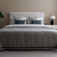 Coussin texturé teint en fil David, gris brume mat, à rayures irrégulières, en mélange de lin, décoration simple et intemporelle pour canapé, chambre et maison