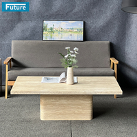 Grande table basse en travertin beige rectangulaire de style Wabi-sabl avec socle bas pour décor d'hôtel de villa de salon