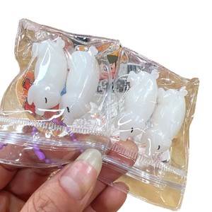 Porte-clés <span class=keywords><strong>cochon</strong></span> rôti changeant <span class=keywords><strong>de</strong></span> couleur, <span class=keywords><strong>cochon</strong></span> sensible à la lumière, joli accessoire <span class=keywords><strong>de</strong></span> décoration intérieure <span class=keywords><strong>de</strong></span> voiture - Product Image 1