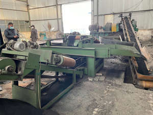 Trituradora de Neumáticos de Caucho con Motor Eficiente de 88kW, Capacidad de 5-15 Toneladas/Día para Producir Gránulos Negros para Parques Infantiles - Product Image 2