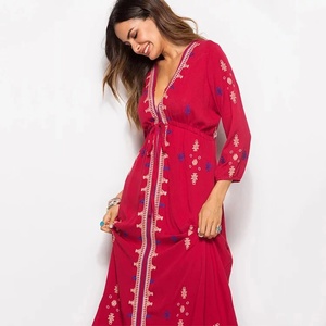 Abito da <span class=keywords><strong>donna</strong></span> rosso <span class=keywords><strong>etnico</strong></span> ricamato con scollo a V 3/4 con maniche a vita lunga Maxi abito - Product Image 2
