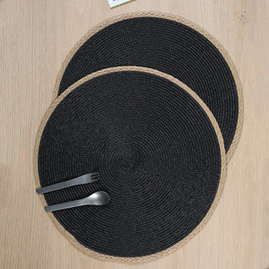 Mantel individual redondo de PP tejido, negro, antideslizante, aislante del calor, para uso doméstico y hotelero. - Product Image 1