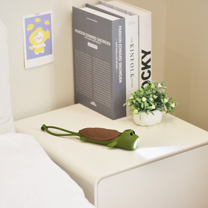 Luminosité réglable Dimmable Mini <span class=keywords><strong>Tortue</strong></span> de mer Lampe de poche Mode stroboscopique Dragonne en silicone souple <span class=keywords><strong>Veilleuse</strong></span> USB Rechargeable - Product Image 4