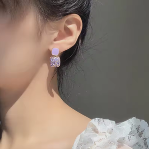 Exquises et adorables, ces boucles d'oreilles à clous en alliage de quartz de forme ovale, style rétro et tendance, sont parfaites pour les fêtes. - Product Image 3