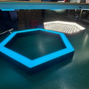 Lustre suspendu linéaire hexagonal moderne à LED, lampe suspendue hexagonale modulable pour salle de sport, centre commercial et bureau - Product Image 2