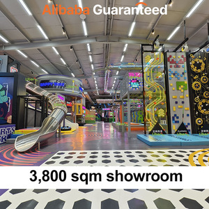 מגלשת מים ספירלית מסיבי זכוכית ופלסטיק של Slick City לשימוש מסחרי פנימי לכל הגילאים, קיבולת גבוהה - Product Image 6