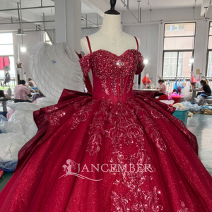 Xs314 Vestido de Gala Moderno con Tirantes Finos, Escote Corazón, Lentejuelas con Diseño Barroco, Color Borgoña, Largo hasta el Suelo, Cola Capilla y Espalda Descubierta - Product Image 3
