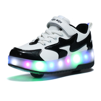 Chaussures à roulettes rétractables de haute qualité 2026, chaussures à roulettes rétractables avec roues rétractables, chaussures de skate LED clignotantes en PU pour enfants en plein air