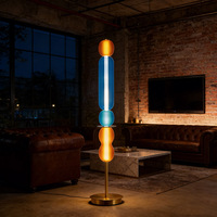 Lampe de sol LED moderne au design créatif, lampe de chevet décorative en verre teinté pour la décoration du salon