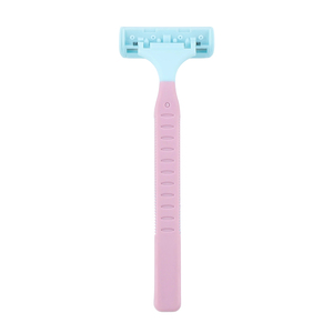 Maquinilla de Afeitar Desechable de Triple Hoja a Precio Económico con Lubricante Mejorado, Plástico y Acero Inoxidable para Uso en Rostro/Axilas/Cuerpo para Mujeres - Product Image 1