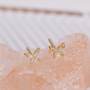 Boucles d'oreilles papillon en or et or blanc avec zircon serti griffe, pour un usage quotidien - Product Image 1