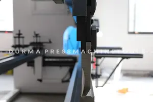 مكابح ضغط هيدروليكية CNC من الفولاذ المقاوم للصدأ بتخفيضات كبيرة