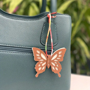 YY Stock Hollow Out <span class=keywords><strong>Butterfly</strong></span> Keychain Cute Car Hanging Pendant PU Leather <span class=keywords><strong>Butterfly</strong></span> Bag Charm para regalos - Product Image 6