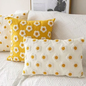 Housse de coussin brodée style Ins, motif petite marguerite carrée, pour dossier de canapé de salon, coussin lombaire, coussin de chevet de chambre - Product Image 1
