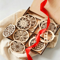 Holz-Weihnachtsdekoration Holz-Weihnachtsschmuck Lasergeschnittene Holz-Hängeanhänger Weihnachtsbaum-Deko Feiertagsgeschenkbox
