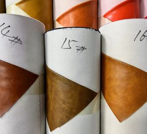 Usine 0.6mm huile Double couleur Crazy Horse Faux cuir PVC synthétique pour sacs faisant des <span class=keywords><strong>accessoires</strong></span> artisanat <span class=keywords><strong>accessoires</strong></span> Stock Lot - Product Image 1