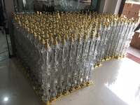 Nouvelle conception de balustres d'escalier en verre cristal, colonne d'escalier en verre, décoration de villa et d'hôtel, balustrade en verre avec base en alliage
