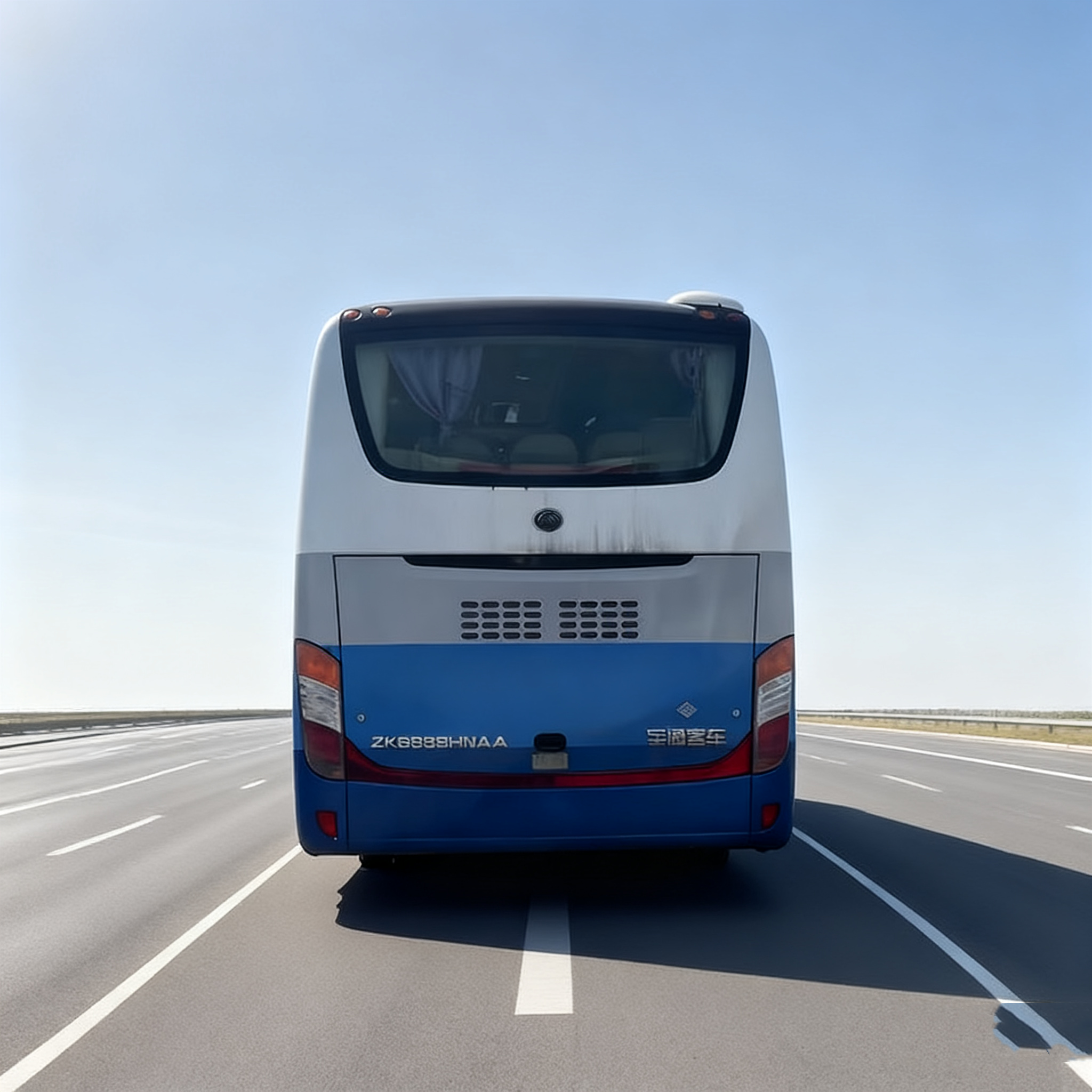 ZK 6888 Bus Luxury Tour Passenger Coach Bus with 33 Seats