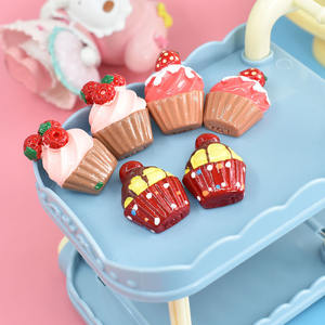 Breloques en résine à dos plat en forme de gâteau de fraises simulé, cabochons en résine pour accessoires de bricolage, jouets alimentaires, décoration de maison de poupée pour enfants - Product Image 6