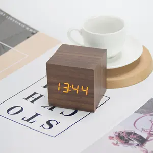 EMAFスクエア木製キューブLEDデジタルデスク目覚まし時計時間日温度音制御デジタルテーブル目覚まし時計
