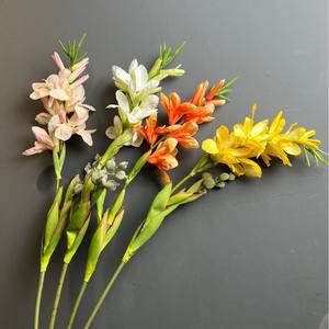 KEWEI T999 Venta caliente de seda de un solo tallo largo Canna lirio <span class=keywords><strong>flores</strong></span> artificiales <span class=keywords><strong>flores</strong></span> tropicales decoración del hogar - Product Image 1