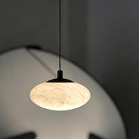 Lampe suspendue en forme de disque en albâtre naturel minimaliste nordique, en métal noir, pour salle à manger, chambre à coucher, directement de l'usine
