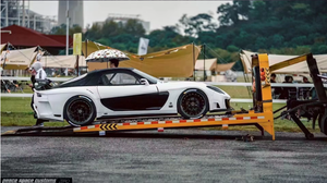 Kit Carrozzeria Stile Vorsteiner: Paraurti Anteriore e Posteriore, Minigonne Laterali, Diffusore Posteriore, Alette, Passaruota Allargati, Cofano - Vendita Diretta dalla Fabbrica per RX7 - Product Image 4