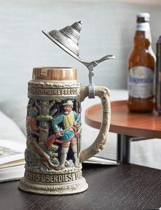 Chope à bière en grès de 0,6 litre (20 oz) de qualité supérieure, faite à la main, style allemand, peinte à la main, avec relief 3D et couvercle en fonte sans plomb - Product Image 5