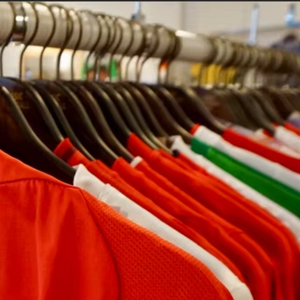 Edición <span class=keywords><strong>de</strong></span> Liquidación: Uniforme <span class=keywords><strong>de</strong></span> Fútbol <span class=keywords><strong>de</strong></span> Tres Piezas (Camiseta <span class=keywords><strong>de</strong></span> Manga Corta y Pantalones Cortos) del Equipo [Nombre del Equipo] - Sólido, Sin Defectos (No Reembolsable) - Product Image 2