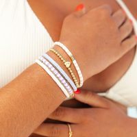 Bracelet extensible tendance pour femme avec breloque cœur initial A-Z en laiton doré et perles, cadeau mode
