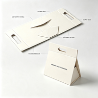 Boîte cadeau triangulaire pliable en papier avec poignée découpée, logo personnalisé, emballage de luxe pour extensions de cheveux, perruques, vêtements