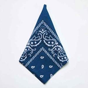 Pañuelo bandana, accesorio de moda para el cuello para hombres y mujeres con innumerables opciones de estilo para cualquier ocasión - Product Image 5