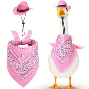 Décoration de jardin et d'entrée pour la fête de la Saint-Jean : Statue de canard en tenue de cowboy rose avec bandana à motif cachemire - Product Image 6