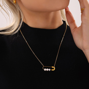 <span class=keywords><strong>Collier</strong></span> à breloques en cristal de guérison avec épingle de sûreté faite à la main <span class=keywords><strong>Collier</strong></span> de perles en acier inoxydable plaqué or 18 carats - Product Image 4