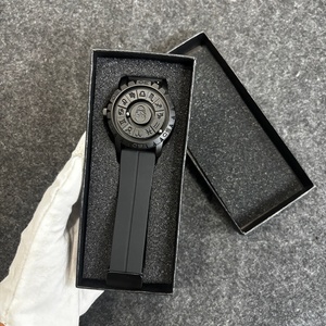 Montre à quartz pour homme en acier inoxydable avec cadran rotatif à billes de fer, boucle magnétique et bracelet en silicone, modèle Skull Twelve Galaxy - Product Image 4