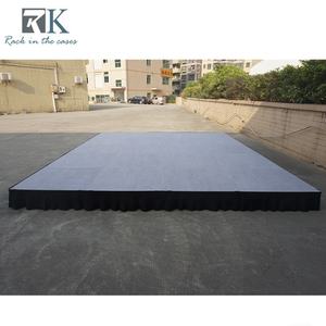 Escenario de Plataforma con Acabado Alfombrado Gris y Faldas Negras, Escenario para Eventos en Oferta - Product Image 3