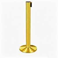 Poteau de guidage en aluminium doré poli avec barrière à sangle rétractable pour la gestion des files d'attente dans les aéroports, hôtels et événements