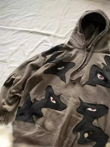 Sweat à capuche épais personnalisé pour <span class=keywords><strong>homme</strong></span> avec appliques œil et patchs vieillis, style vintage streetwear coupé et cousu pour la saison automne - Product Image 3