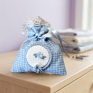 Sac en coton brodé au point de croix avec cordon de serrage pour la décoration intérieure - Product Image 3