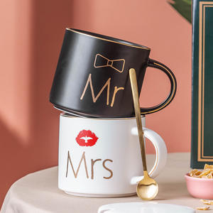 Tasse à café en céramique de grande capacité INS <span class=keywords><strong>Mr</strong></span> Mrs Couple tasse tasse avec couvercle <span class=keywords><strong>et</strong></span> cuillère modèle de simplicité pour les cadeaux vente en gros - Product Image 3