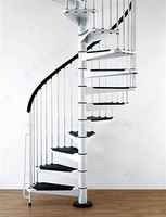 Escalier en colimaçon Prima avec marche en bois Escalier en arc Intérieur Extérieur Marches d'escalier en acier Escalier en colimaçon en métal